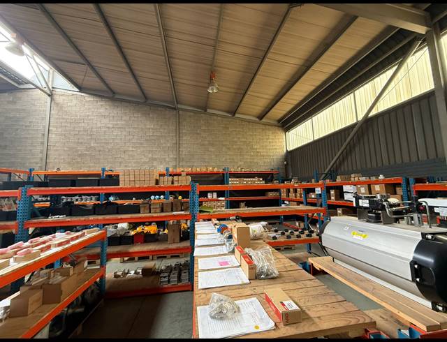410M² WAREHOUSE TO LET IN SPARTAN